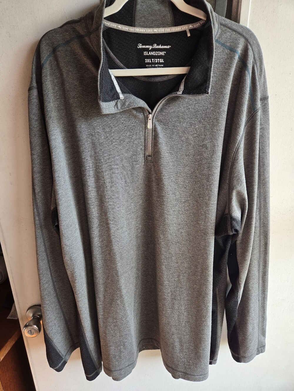 Tommy Bahama Men’s Gray Half-Zip Performance Pullover EUC
